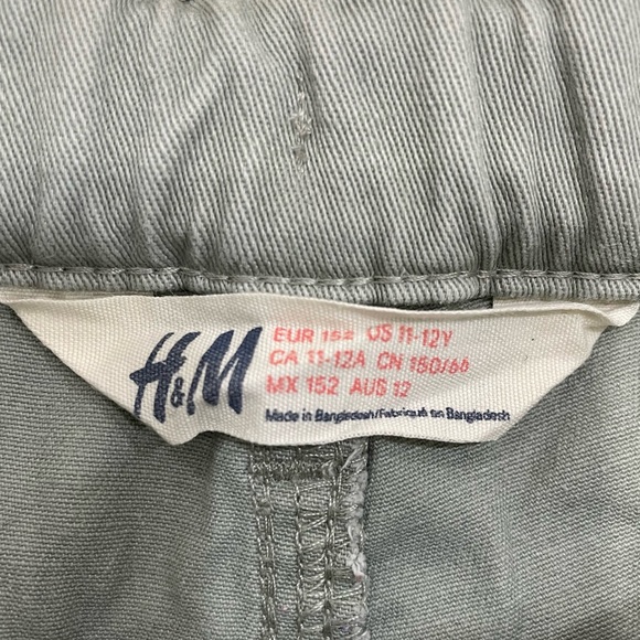 Camouflage green raw egged shorts. - Picture 3 of 4